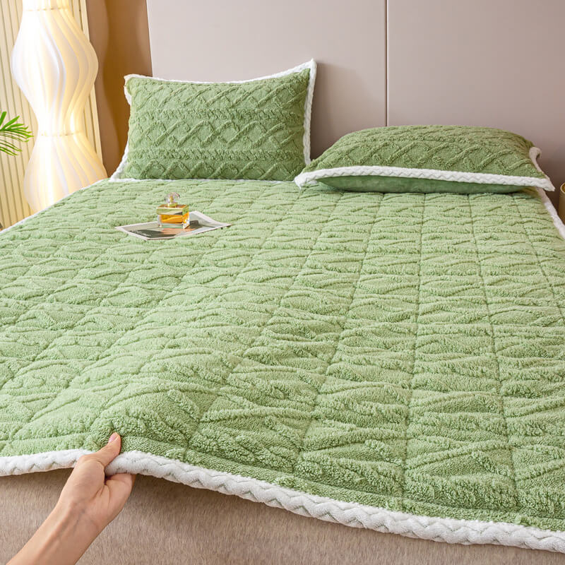 Ultra-Plush Thickened Flannel Quilted Mattress Cover