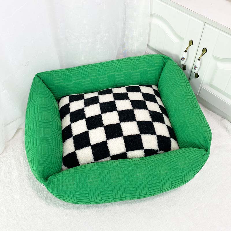 Color Clash Checkerboard Dog & Cat Bed